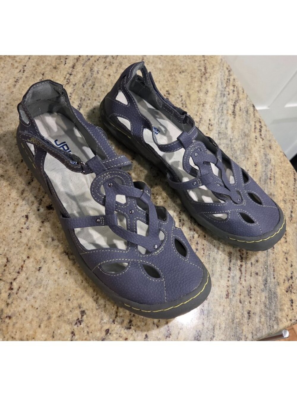 JBU by Jambu Sydney closed-toe sandals Women’s Size 9 Purple Lazercut